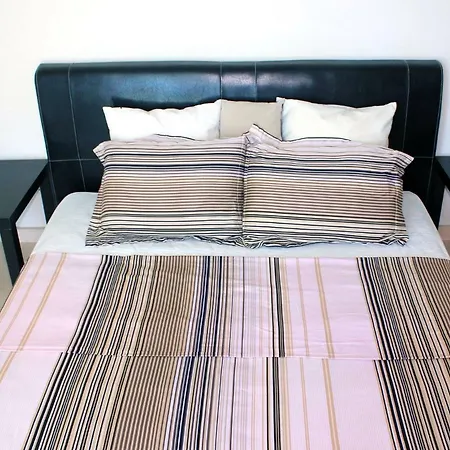 2b Seafront Boutique Finikoudes Beach Apartmán Larnaca