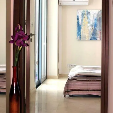 Apartmán 2b Seafront Boutique Finikoudes Beach