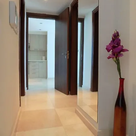 Lejlighed 2b Seafront Boutique Finikoudes Beach Larnaca
