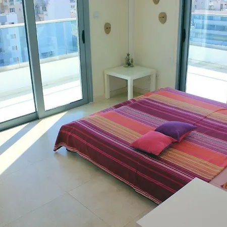 2b Seafront Boutique Finikoudes Beach Lejlighed *